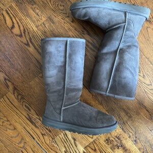 UGG Gray Winter & Rain Boots great condition size 7 ready to ship